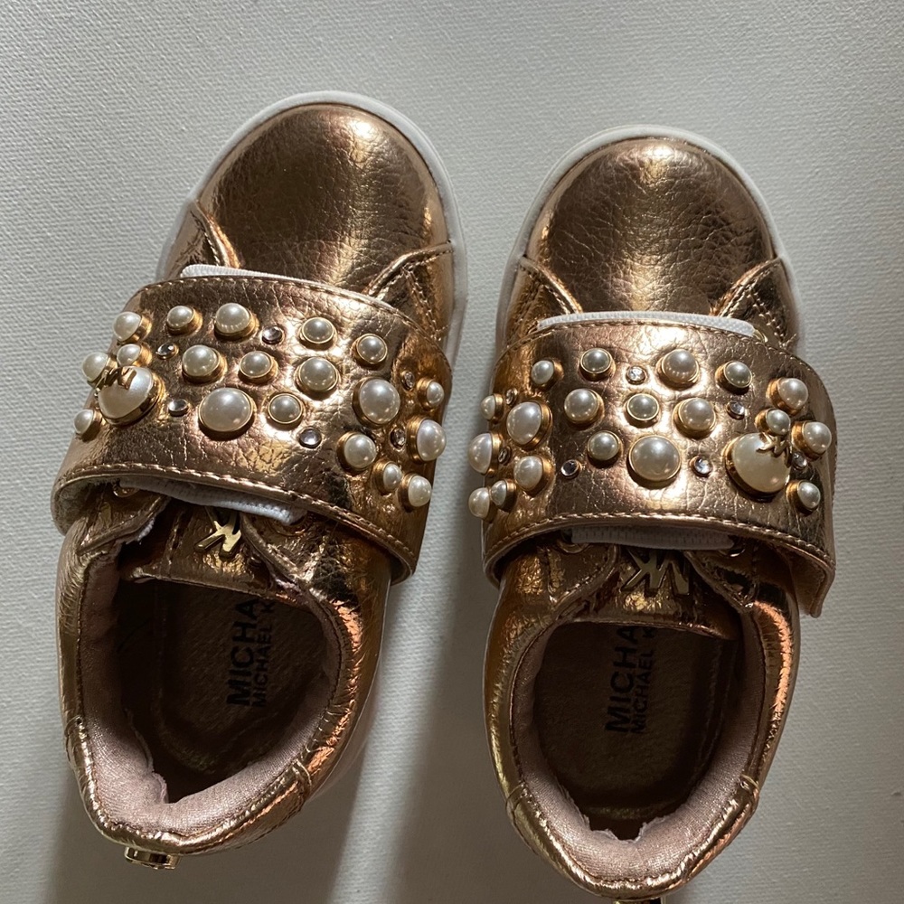 Toddler girl Michael Kors sneakers. 🎀
